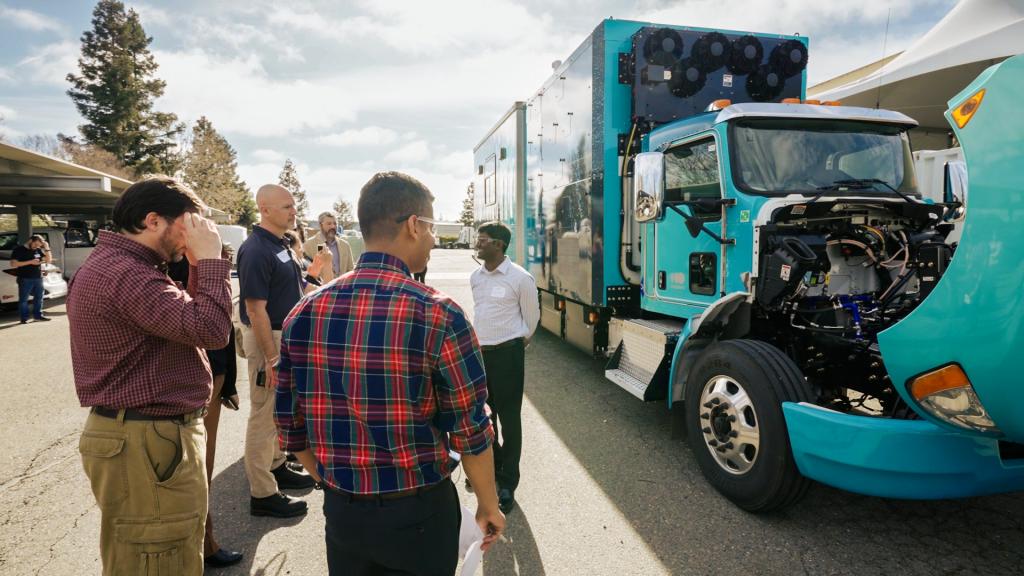 Demo project partners and Accelera employees examining the H2Rescue truck