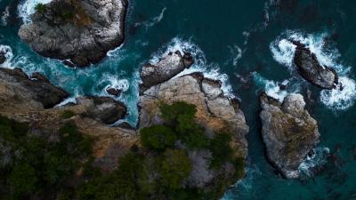 Water electrolysis produces zero emissions