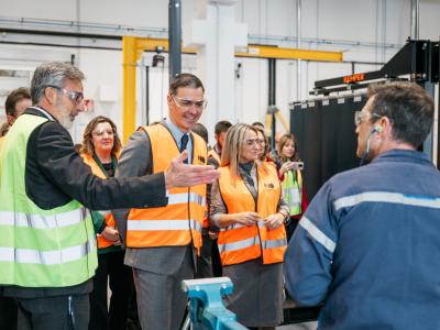 Spanish Prime Minister touring the Accelera electrolyzer plant