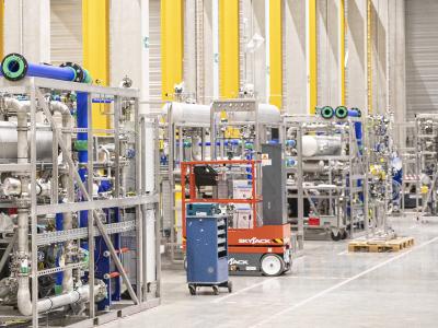 Electrolyzer equipment on a manufacturing line