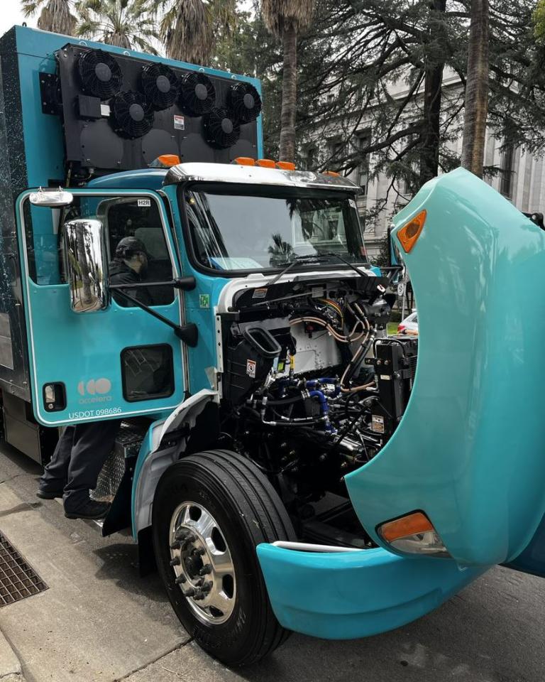 Class 8 Fuel Cell Truck